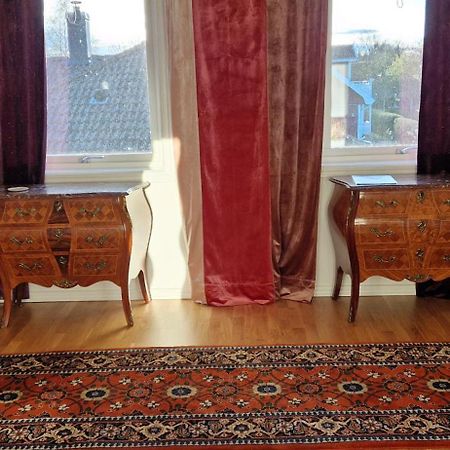 Lila Rummet - Rum Naera Bad Och Centrum, 1 Tr Upp - Saengklaeder & Handdukar Ingar Farjestaden Exterior photo